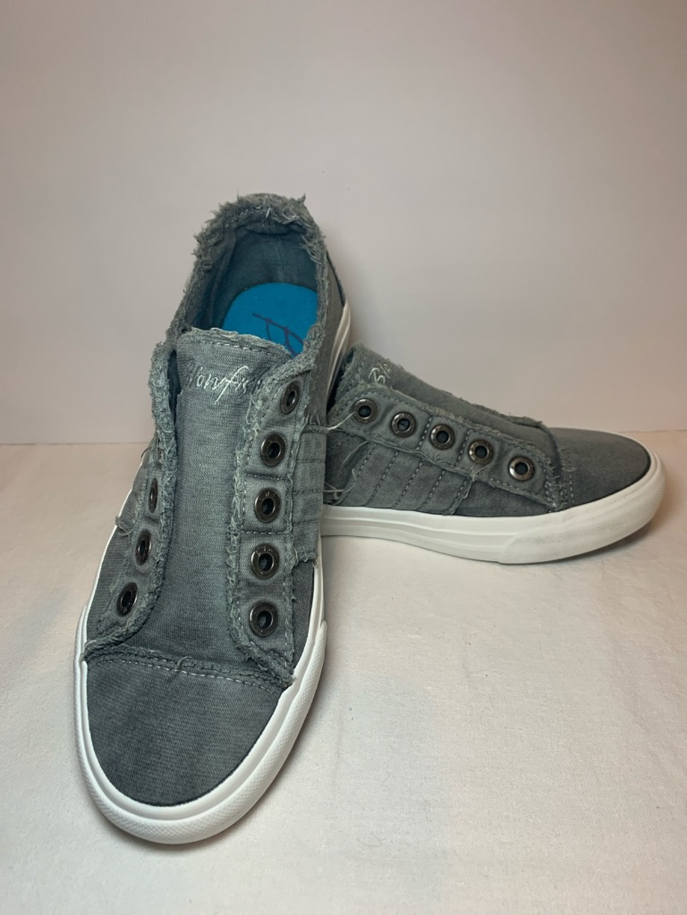 Blowfish Womens Frayed Gray Slip-On Canvas Sneakers GUC Size 7.5